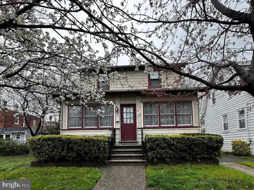 915 Paul St